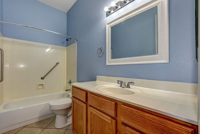 Building Photo - Beautiful Home for Rent in Granville!