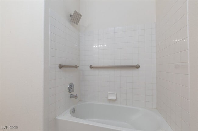 Building Photo - 2305 W Horizon Ridge Pkwy