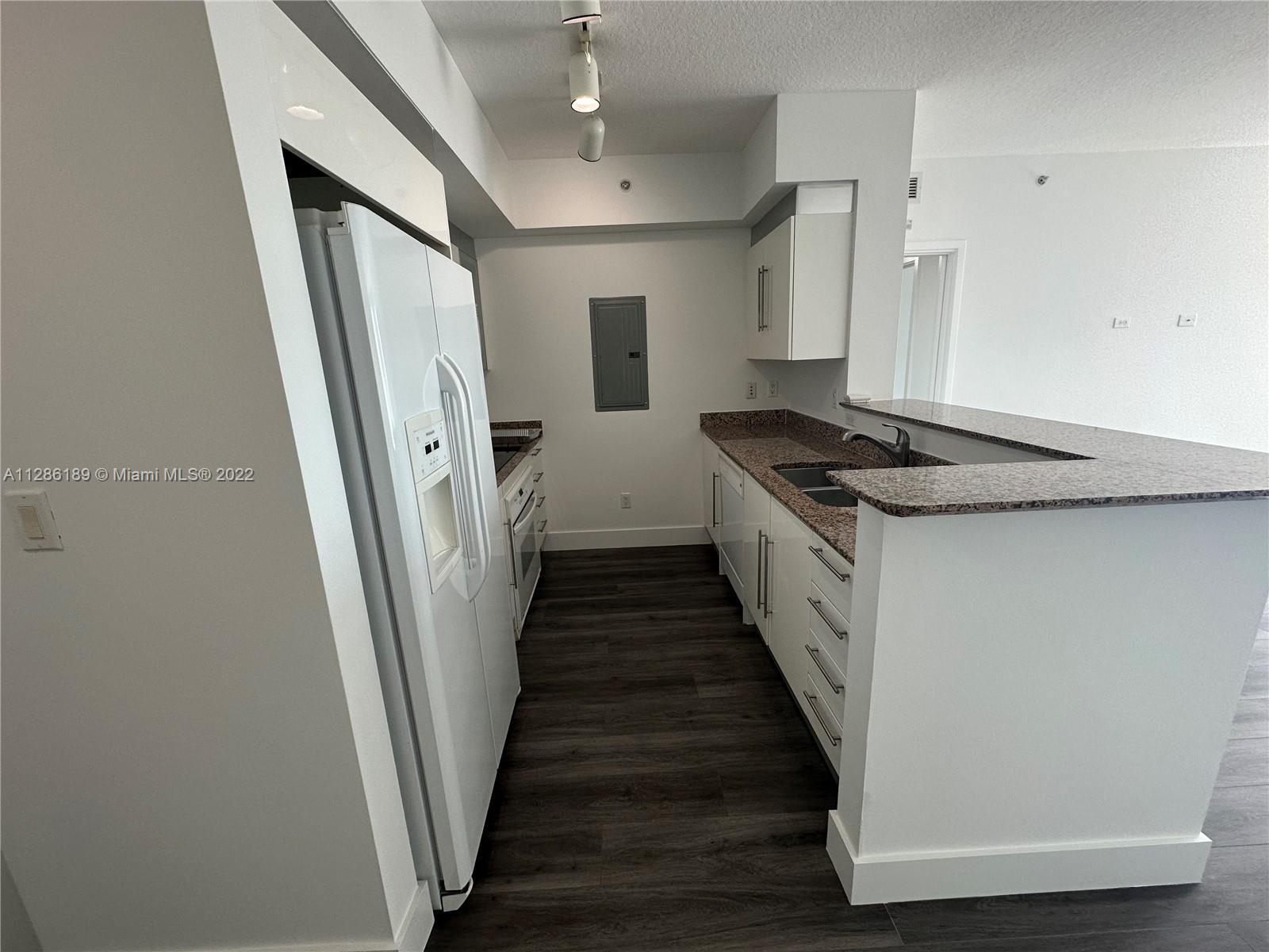 Building Photo - 325 S Biscayne Blvd