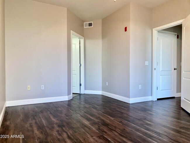Building Photo - 1701 E Colter St