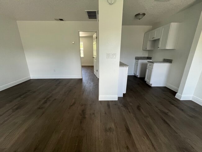Building Photo - 2621 Kelly Ln