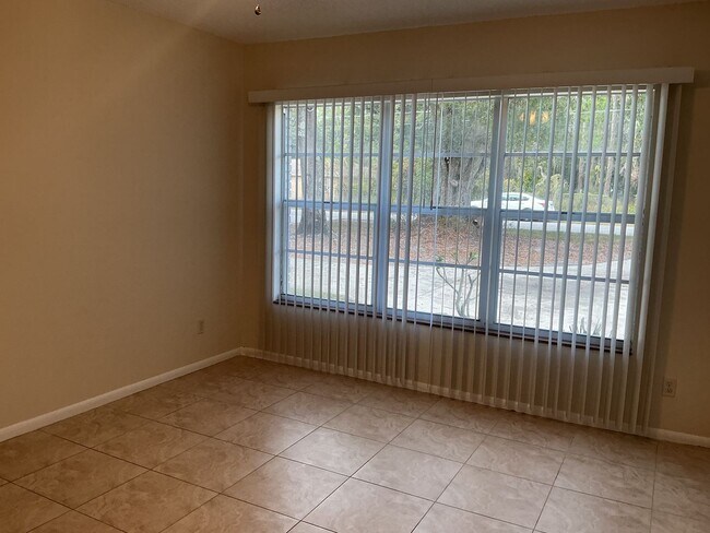 Building Photo - Winter Haven 3BR Home with Fenced Yard & Bonus Room