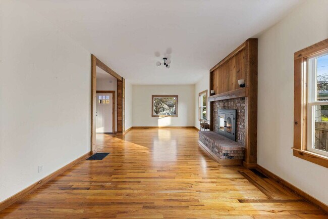 Building Photo - 3 Bedroom, 2.5 Bathroom CUSTOM HOME