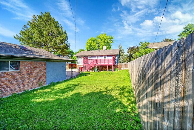 Building Photo - $2,795.00  - 4 Beds, 2 Baths, Single Famil...