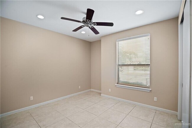 Building Photo - 1405 Ozark Ave