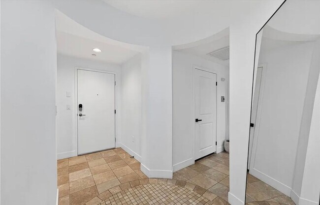Building Photo - **150 The Promenade N #415 Long Beach** Upstairs Spacious 2 bedroom 2 bath !!2 weeks free OAC!!