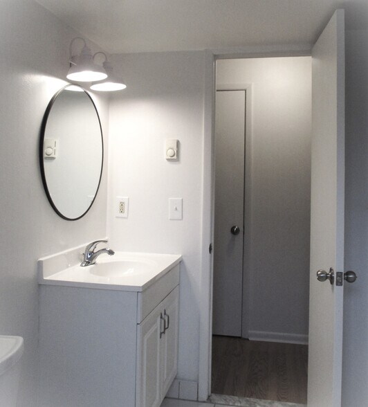 Building Photo - 11 Old Allamuchy Rd