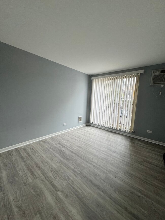 Building Photo - 1920 Cherry Ln