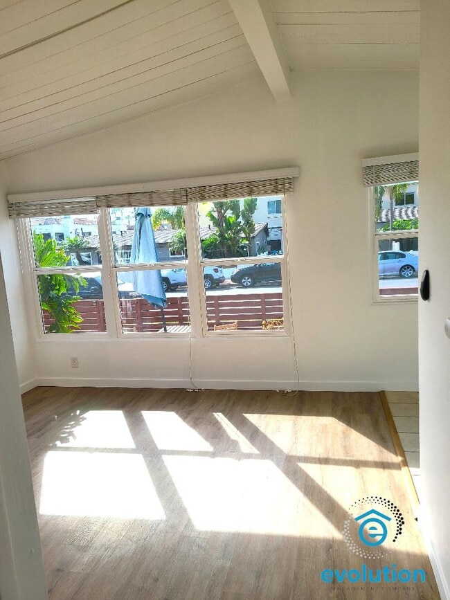 Building Photo - 4323-4333 Gresham St - 1405 Grand Ave