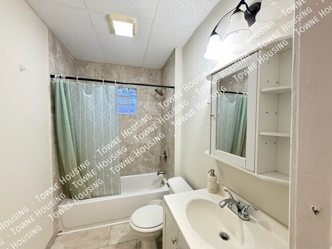 Building Photo - 99 Custer St