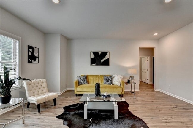 Building Photo - 2017 Yvette Wy