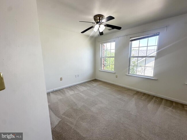 Building Photo - 19 Steeplechase Dr