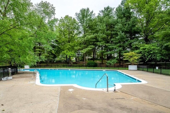 Pool - 3101 S Manchester St