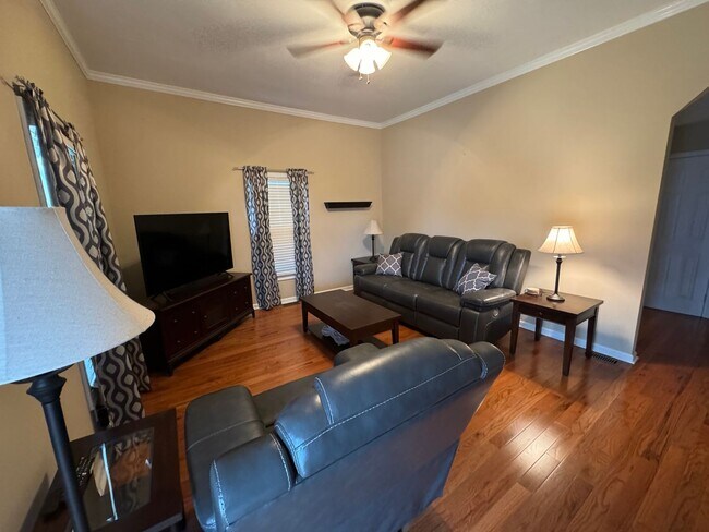 Building Photo - MOVE-IN READY!