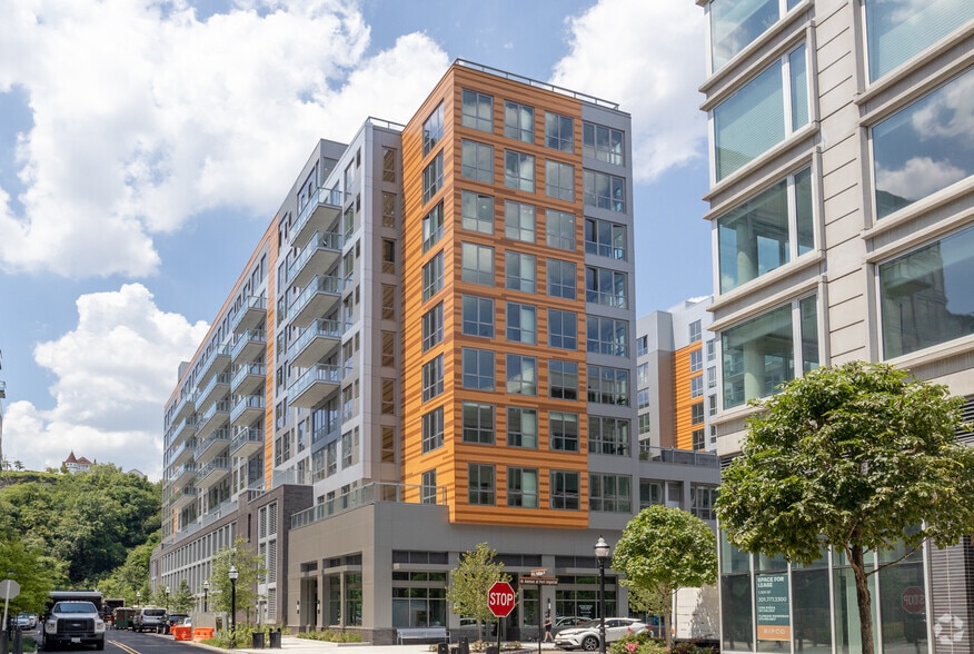 RiverHouse 9 at Port Imperial 900 Avenue At Port Imperial Weehawken