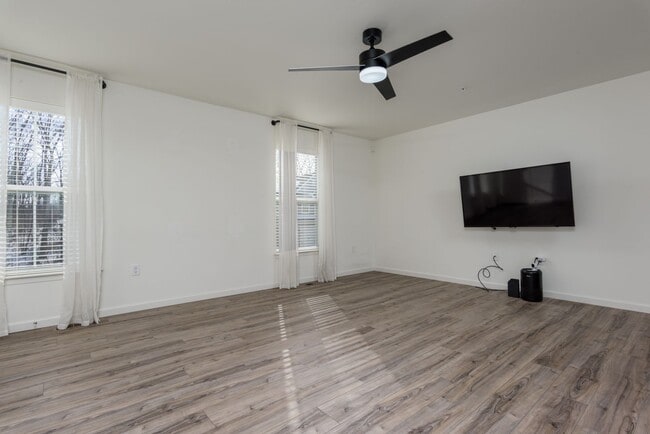 Building Photo - Beautiful 3bed, 2.5 bath in Harrisburg - Move in ready!