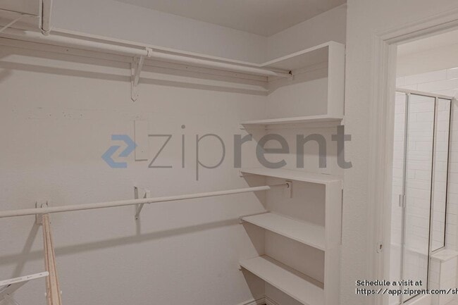Building Photo - Unit