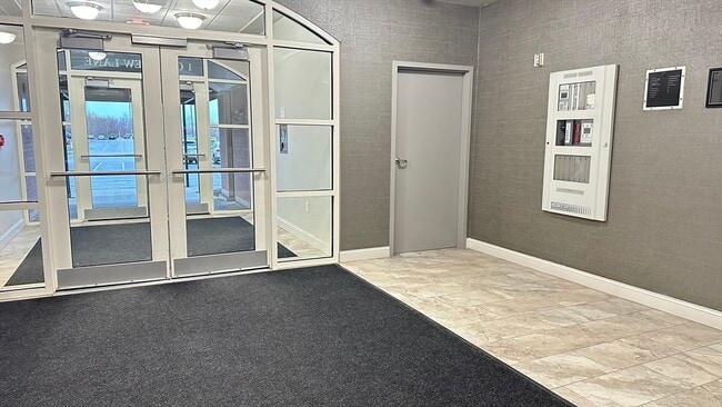 Building Photo - 1 Cityview Ln