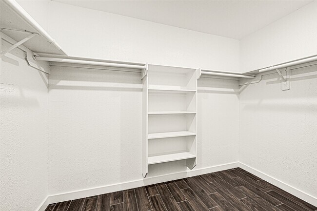 Building Photo - 2239 Pilgrims Point Dr