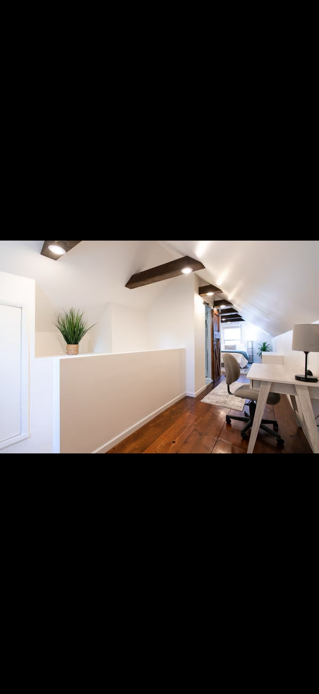 Building Photo - 6033-6011 11th Ave S