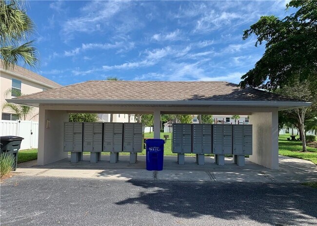 Building Photo - 3642 Pine Oak Cir