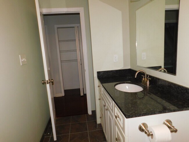 Building Photo - 3 bedroom in Crestwood S/D