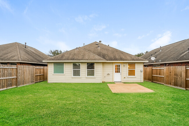 Building Photo - Inviting 3-Bedroom Home