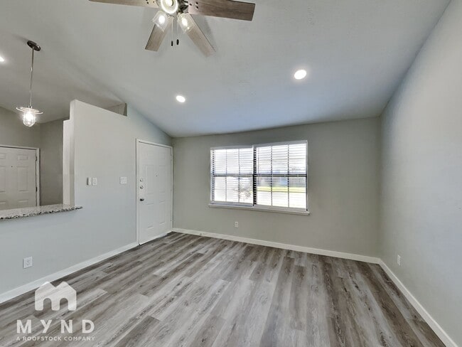 Building Photo - 9447 Culberson St