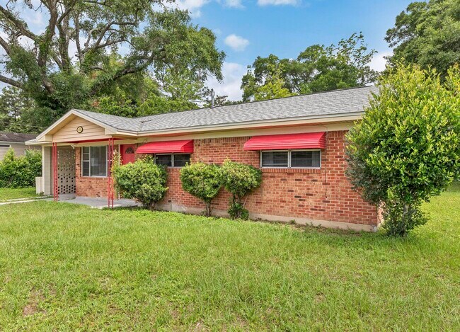 Building Photo - 460 School Ave