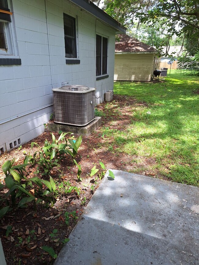 Building Photo - To schedule a Showing or Submit an Application please visit: https://www.rpmdiversified.com/house...