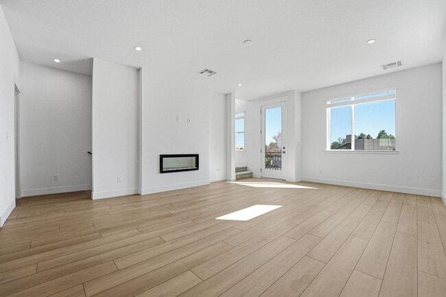 Building Photo - Park Meadows location near Lone Tree in the heart of Inverness. Easy access to Centennial Jetport