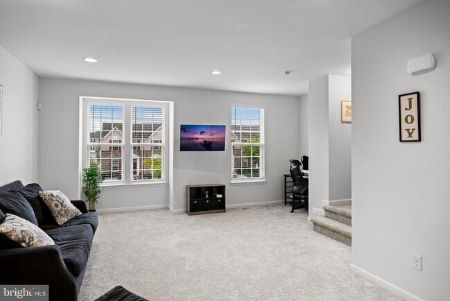 Building Photo - 70 Benford Ln