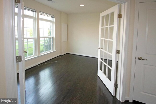 Building Photo - 2482 Baldwin Cres NE