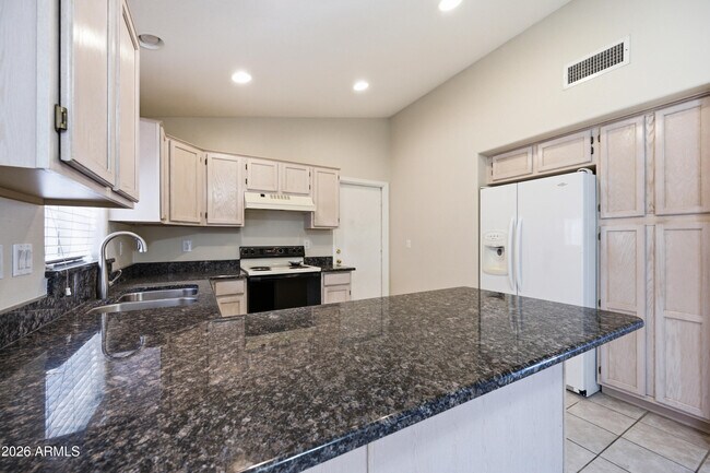 Building Photo - 1025 W Jeanine Dr