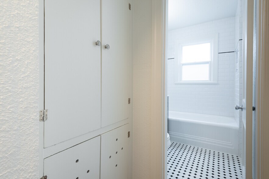 Bath - 3509 Asbury St
