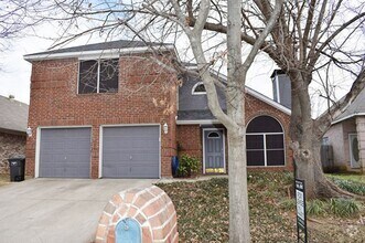 Building Photo - Lovely 3-2-2 in Ft. Worth in Desirable Loc...