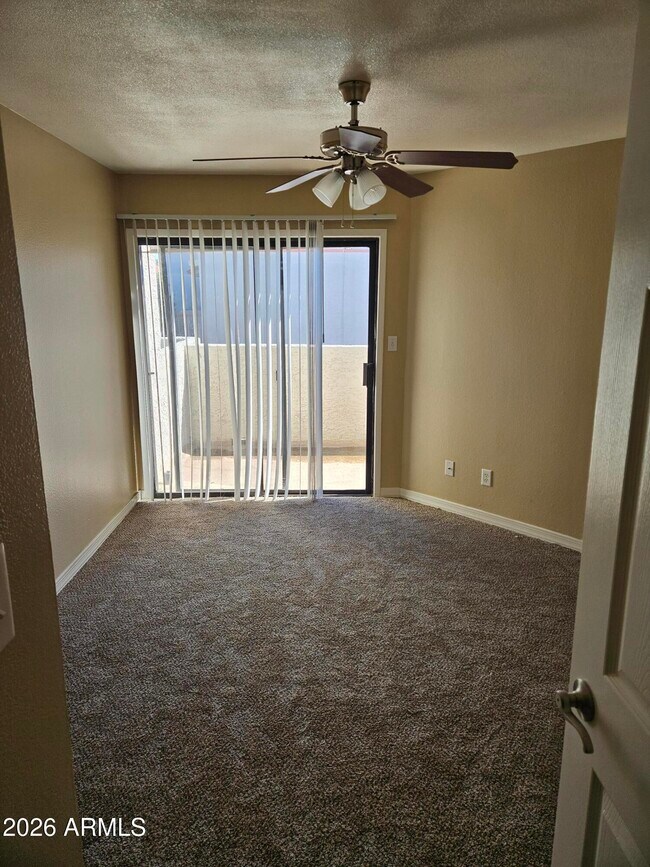 Building Photo - 935 N Granite Reef Rd