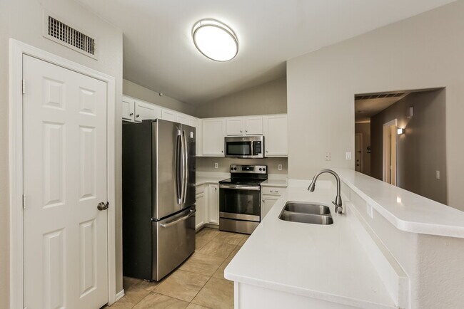 Building Photo - 12814 W Crocus Dr