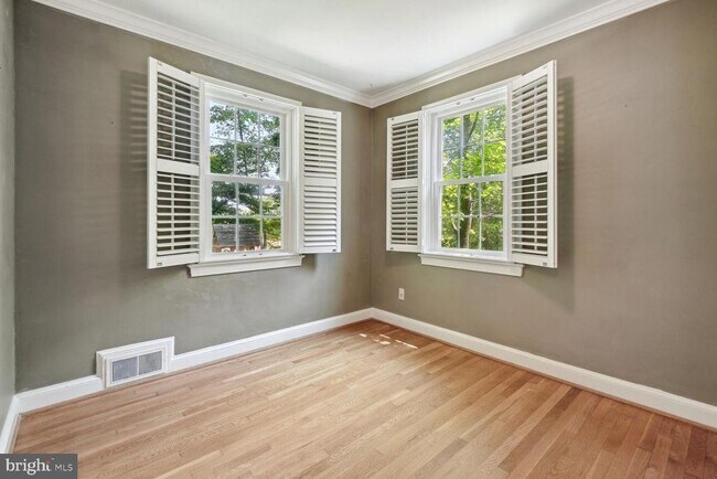 Building Photo - 5203 Elsmere Ave