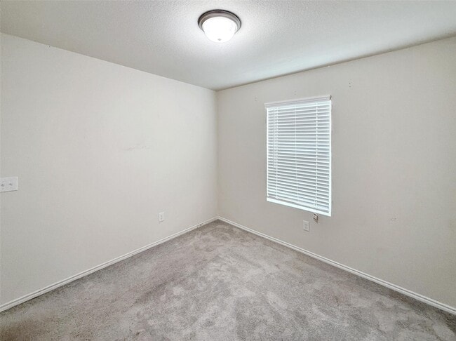 Building Photo - 825 Ozark Path
