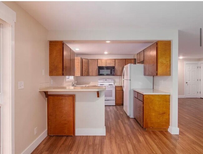 Building Photo - Spacious 4-Bedroom duplex Near EWU – Cheney, WA