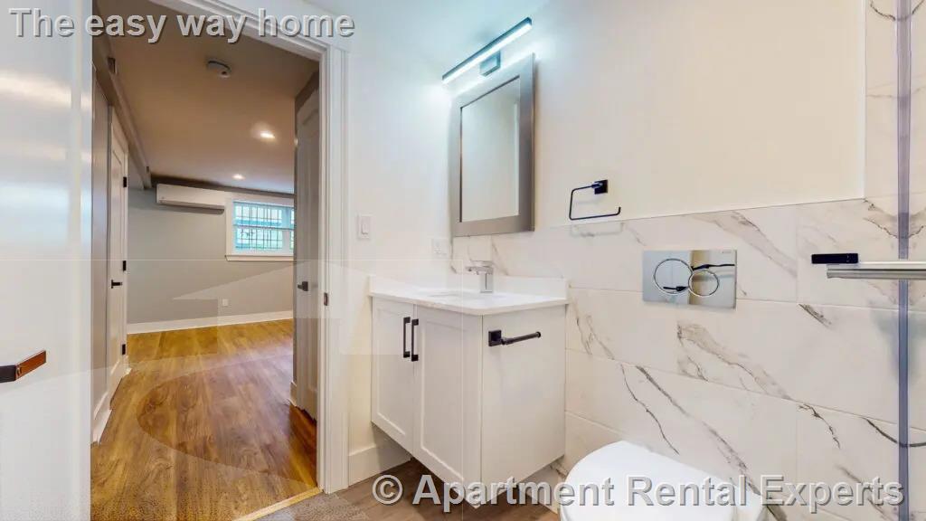 Building Photo - 132 Sherman St