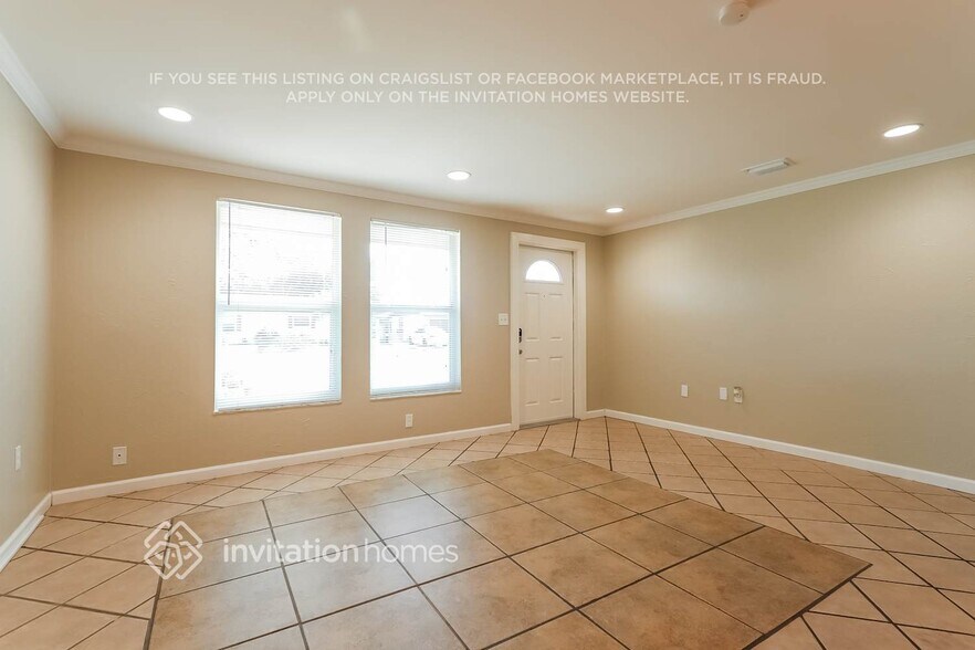 Building Photo - 4947 Live Oak Dr