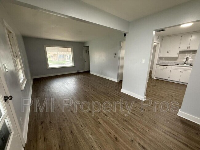 Building Photo - 2101 W Fairmount Ave