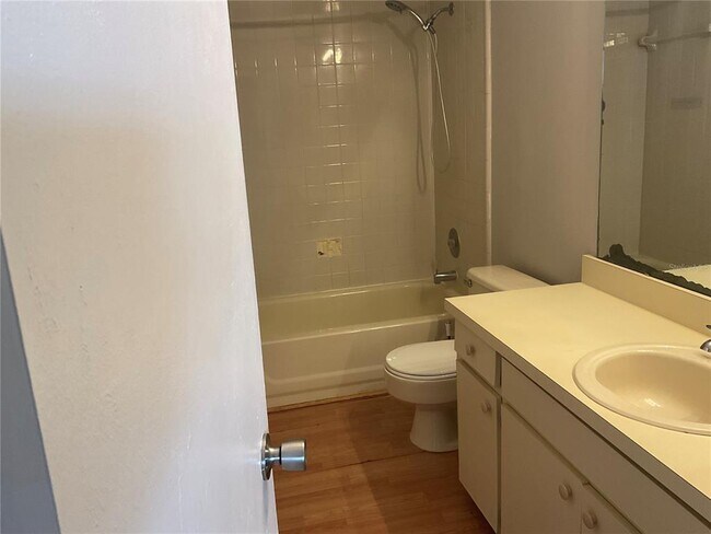 Building Photo - 555 Majestic Way