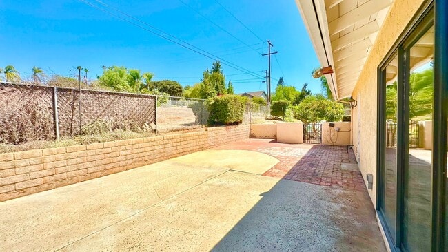 Building Photo - Wonderful Single Story Ranch Style Home on Sprawling Country Property in Vista!