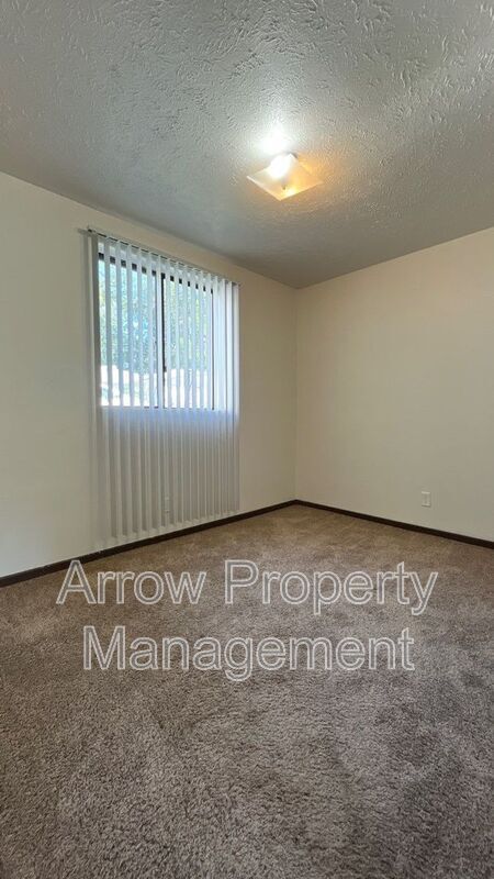 Building Photo - 2433 E-2