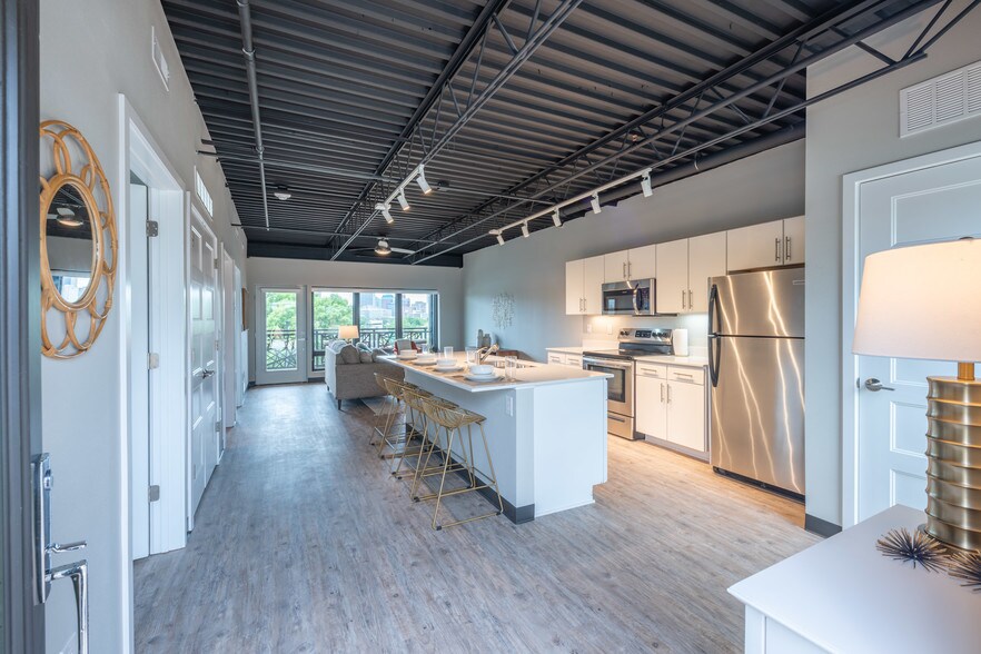 The Lyon 660 E 5th St Des Moines IA 50309 Apartment Finder