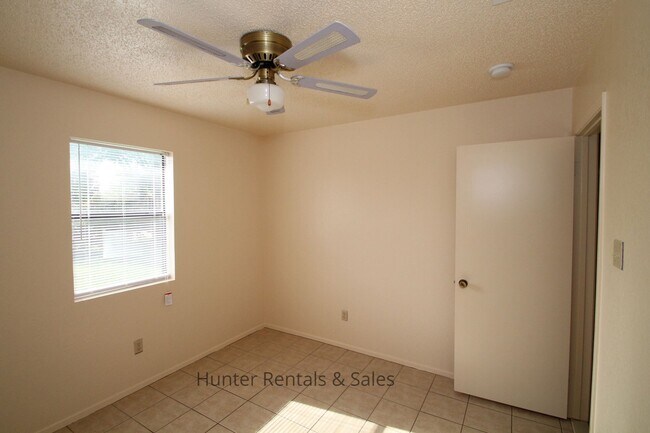 Building Photo - Winfield Estates!