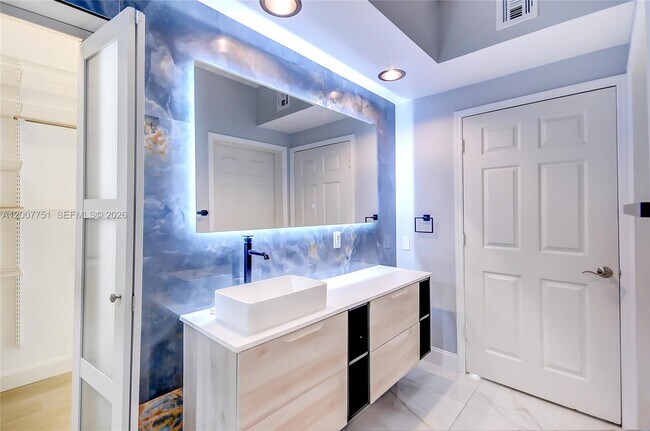 Building Photo - 3105 NE 184th St